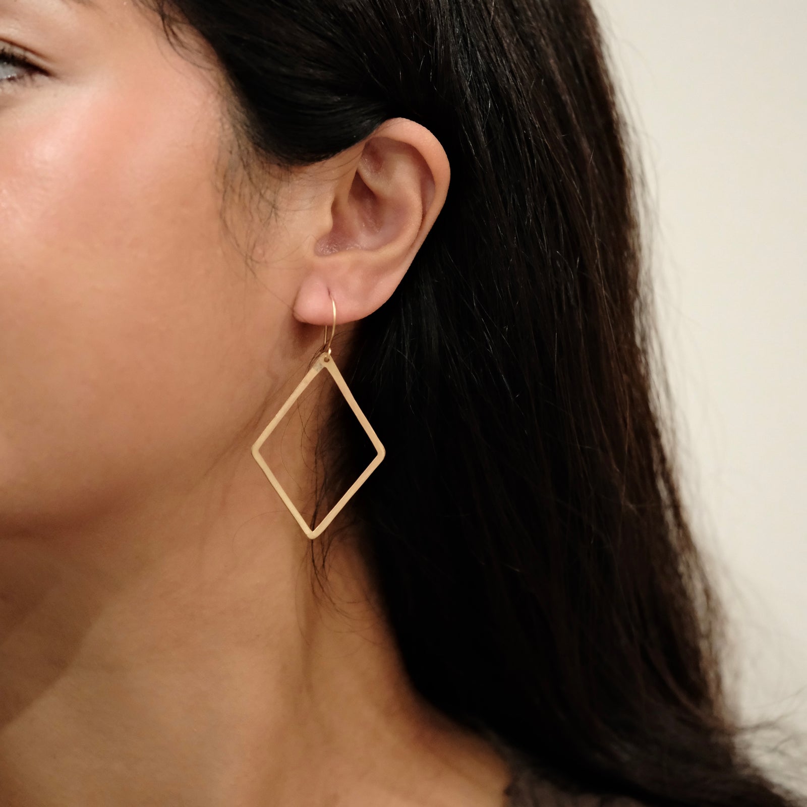 DIAMOND SHAPED EARRINGS