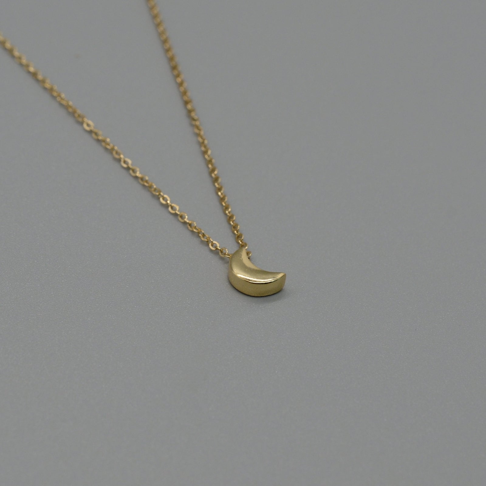 dainty crescent necklace