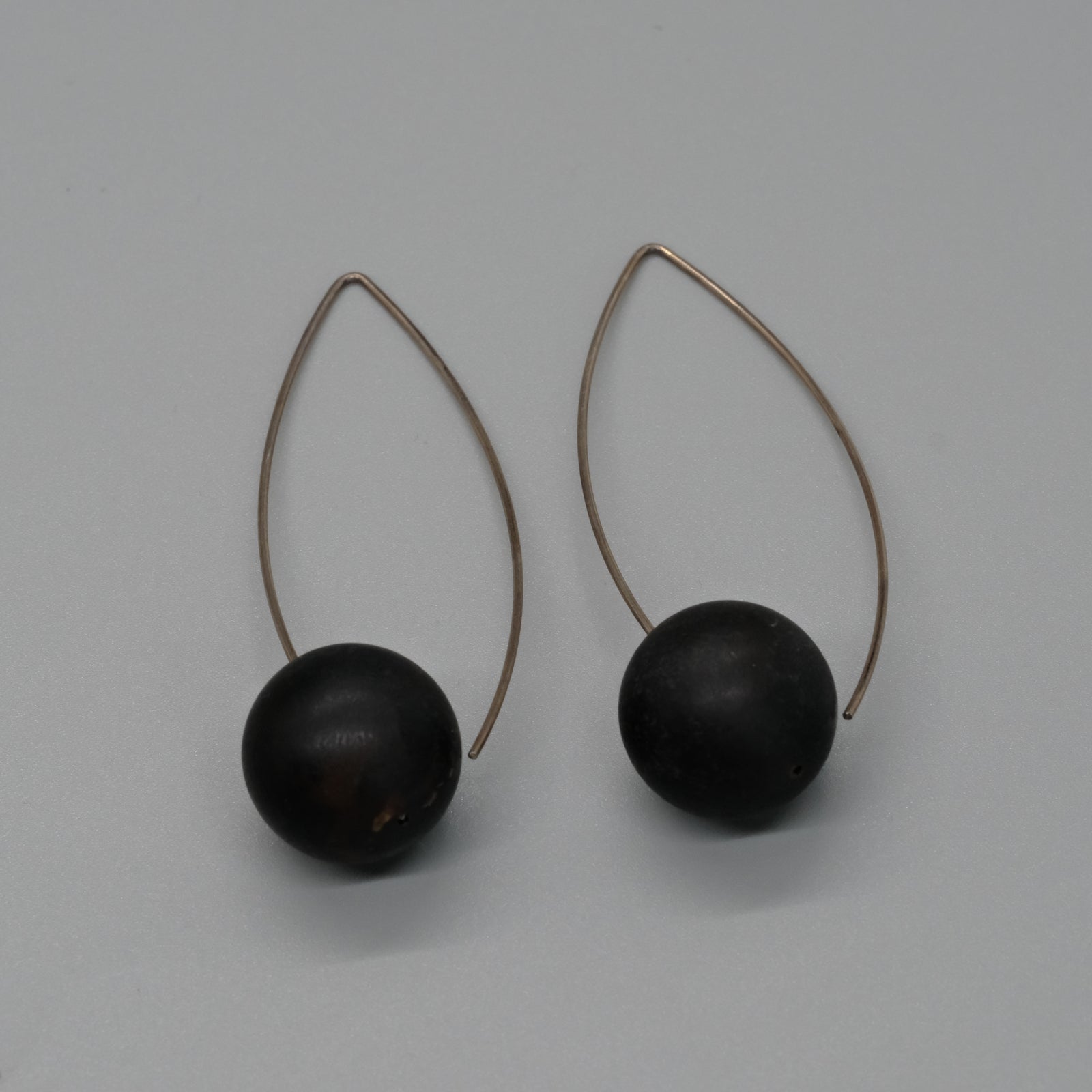 Amber round earrings