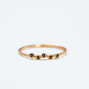 Lio + Linn - Feeling Ring with 5 Black Diamond