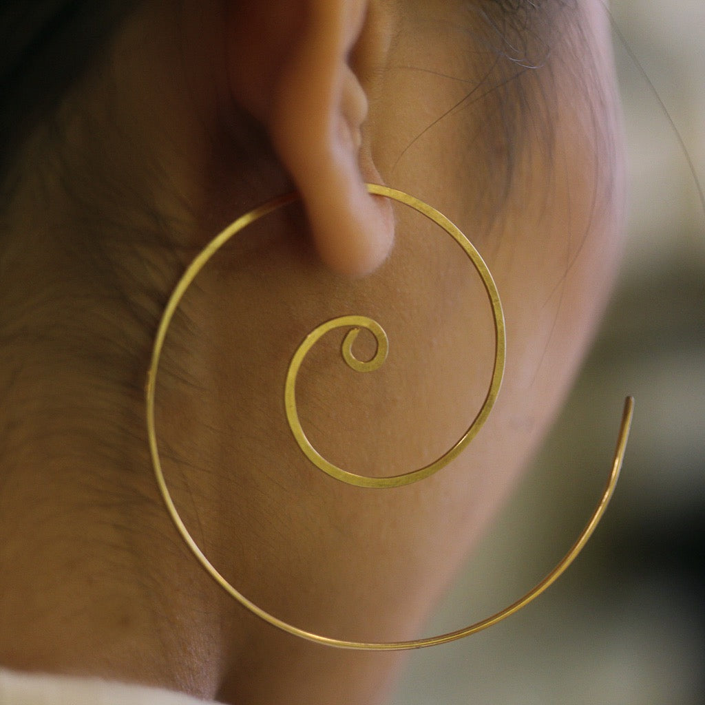 Jessica Decarlo - Large swirl earrings