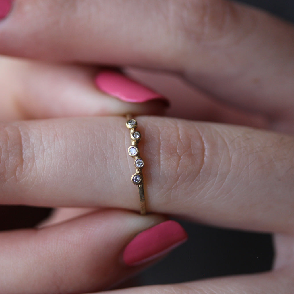 Feeling Ring with 5 White Diamond