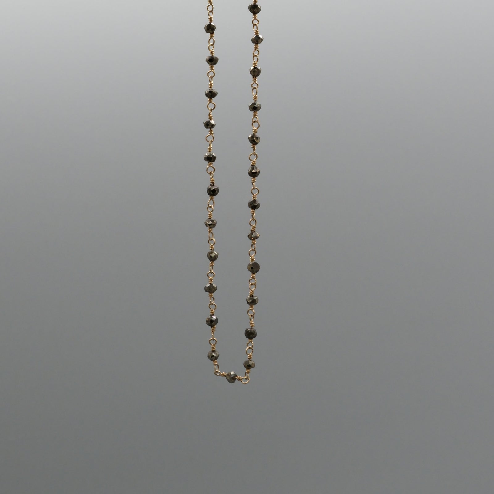 AMIRA CHOKER NECKLACE