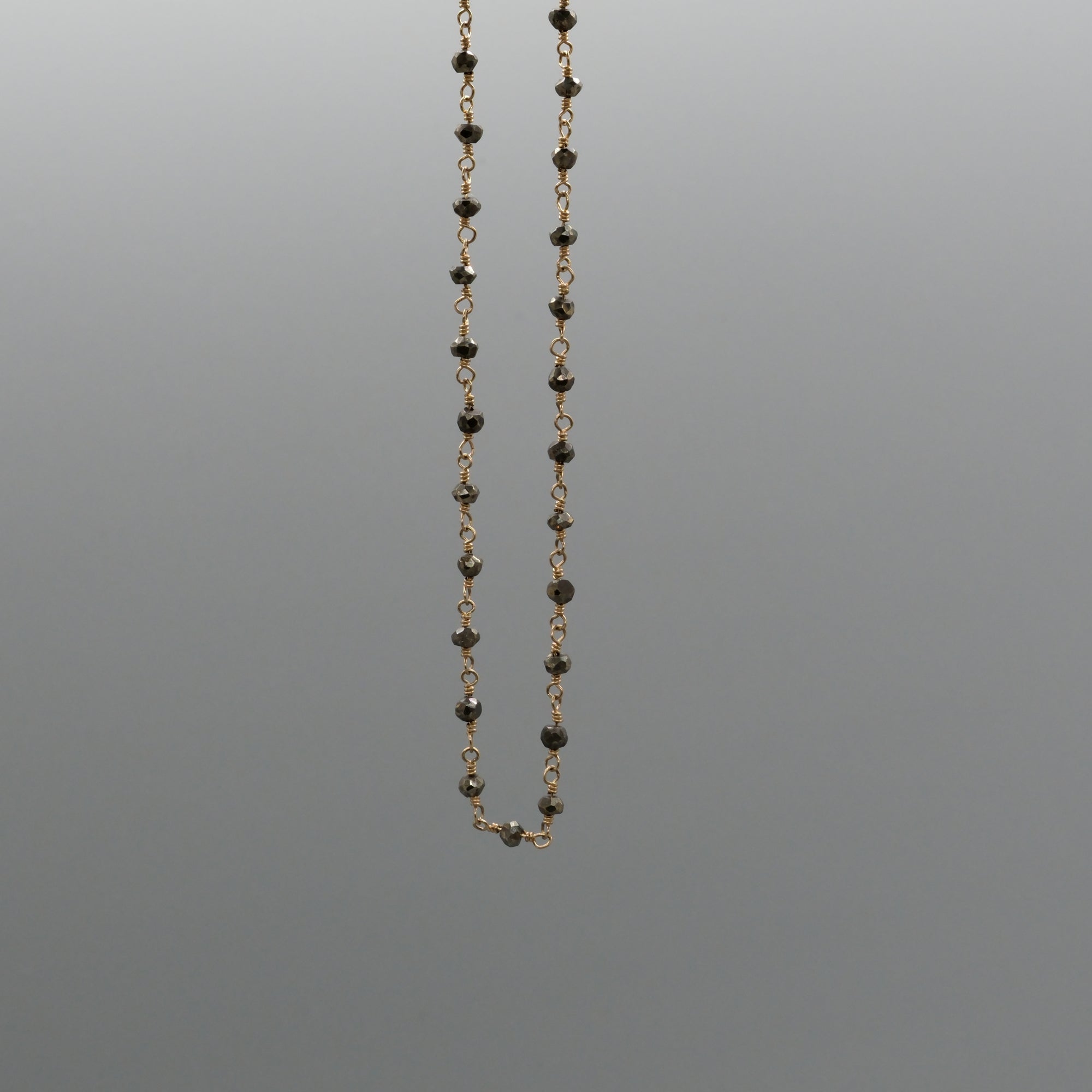 AMIRA CHOKER NECKLACE