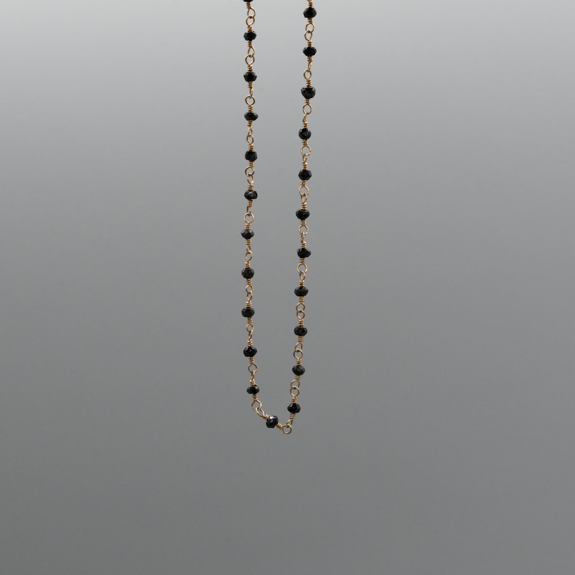 AMIRA CHOKER NECKLACE