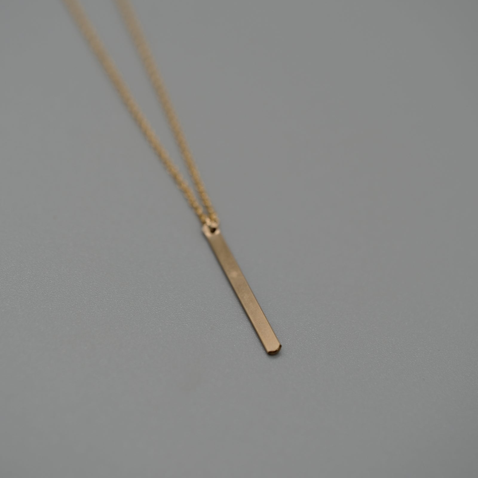 sleek bar necklace