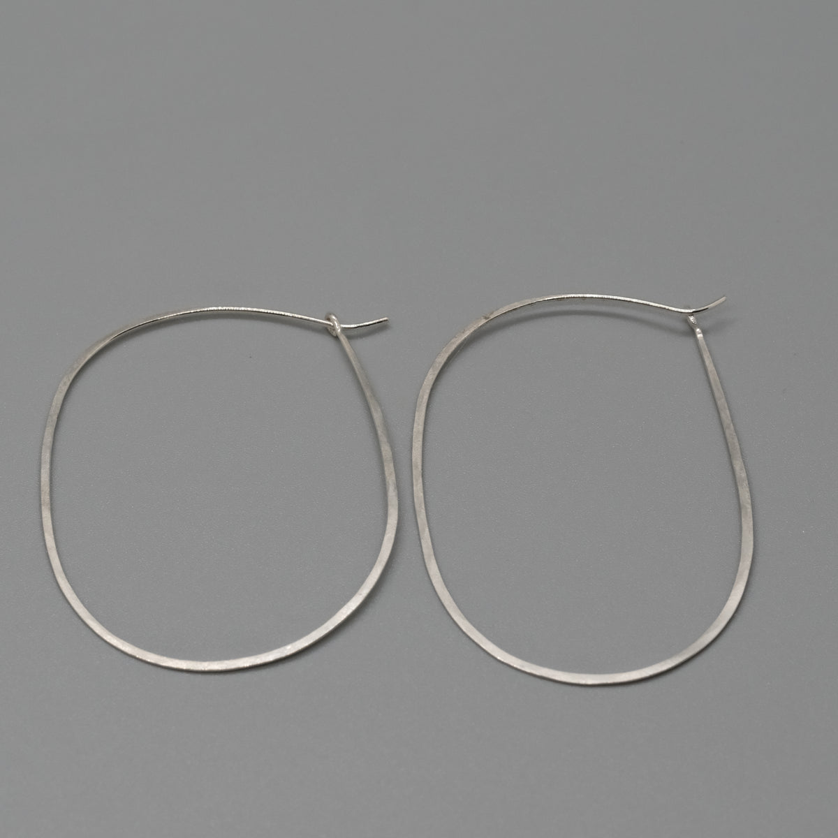 Sculpted Oval Hoops