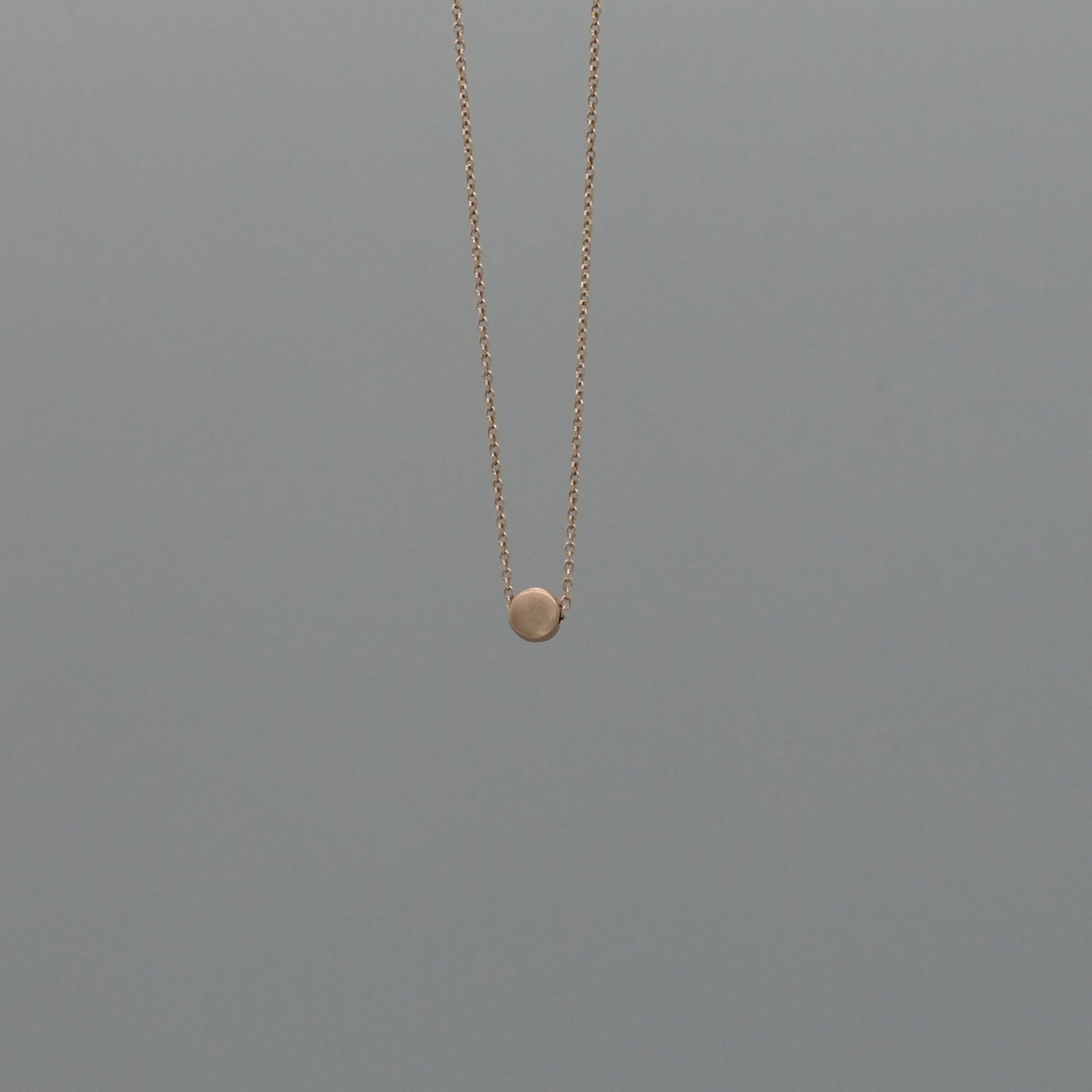plain disc necklace