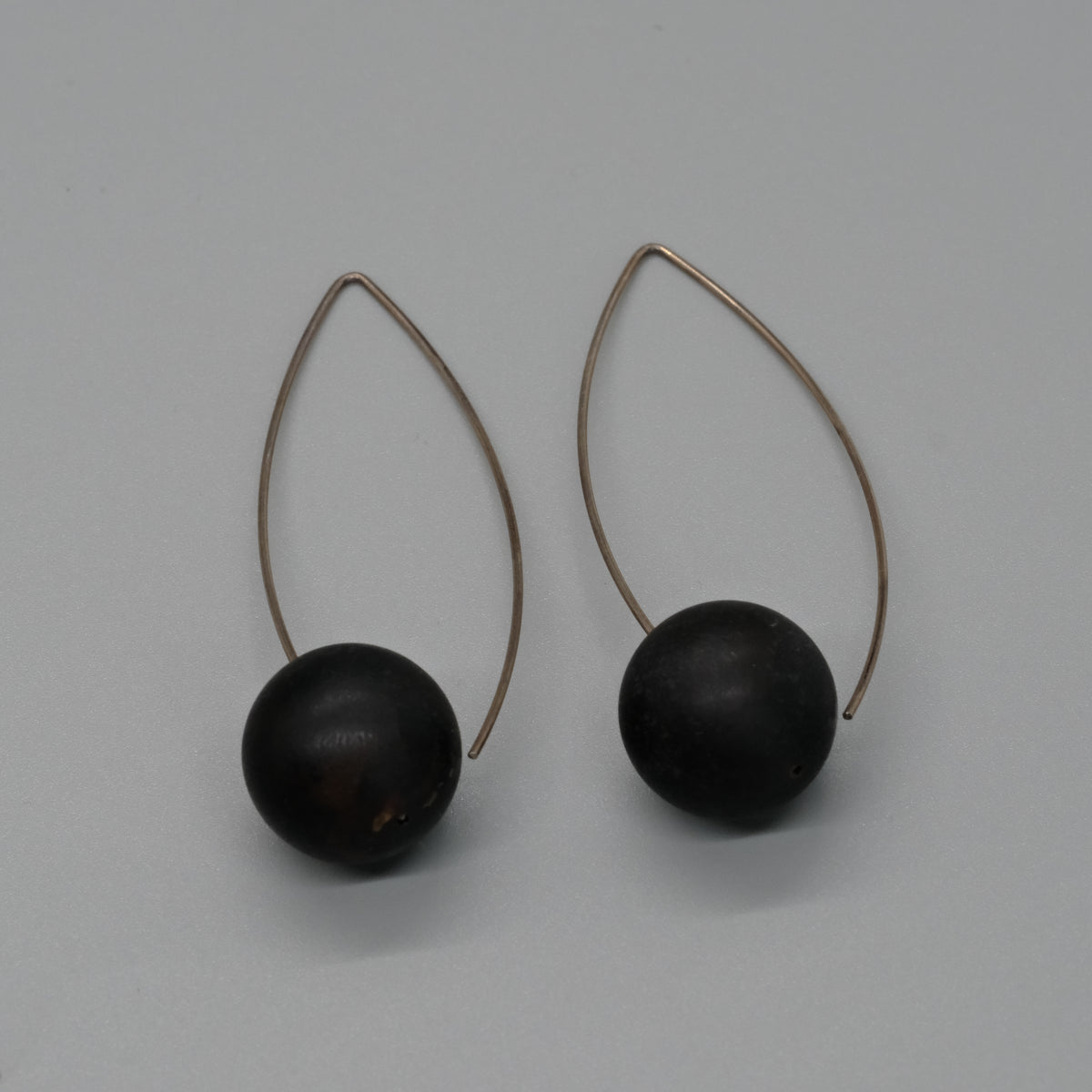 Amber round earrings