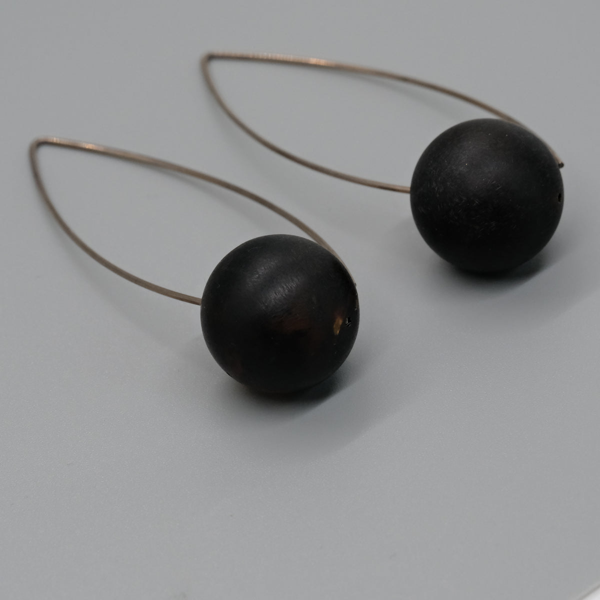 Amber round earrings