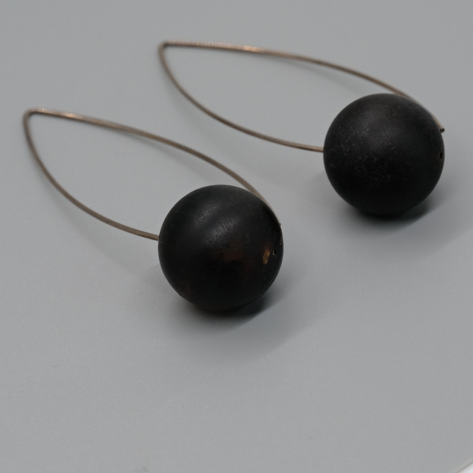 Amber round earrings