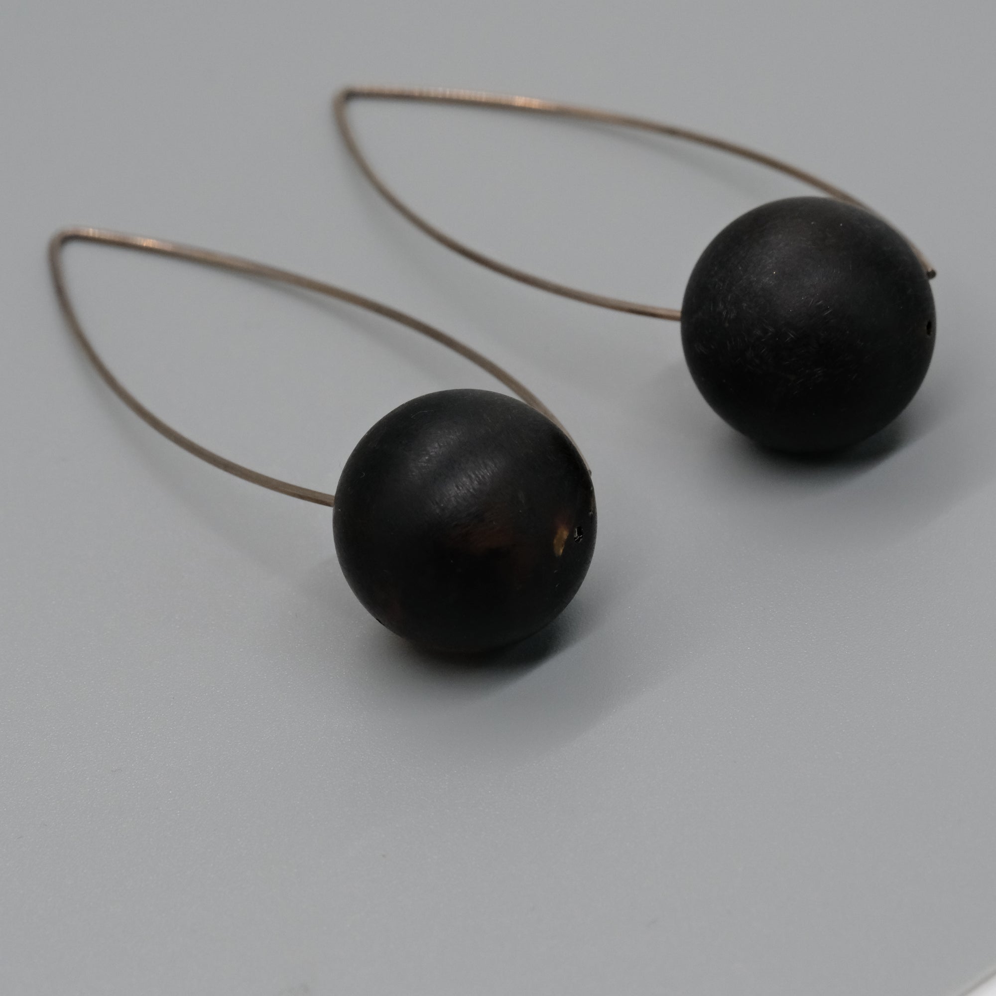 Amber round earrings