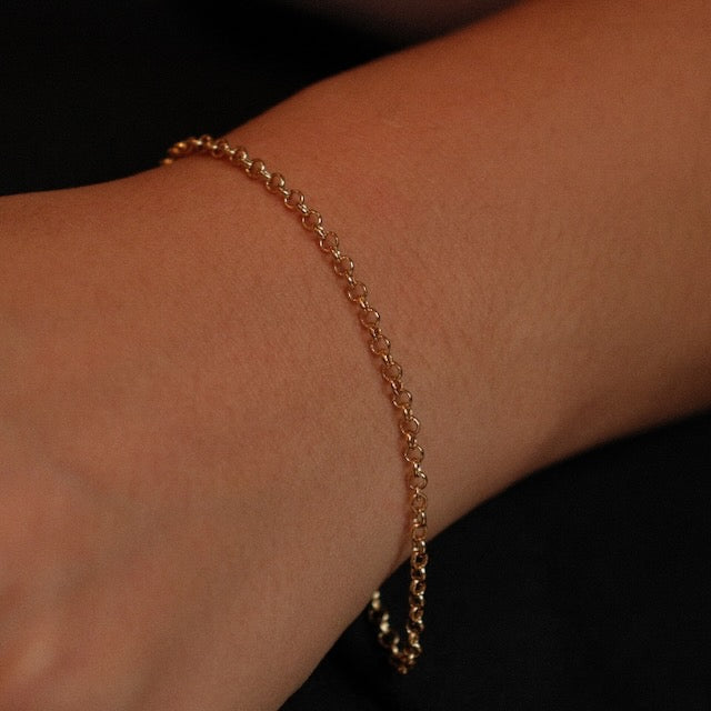 golden link bracelet