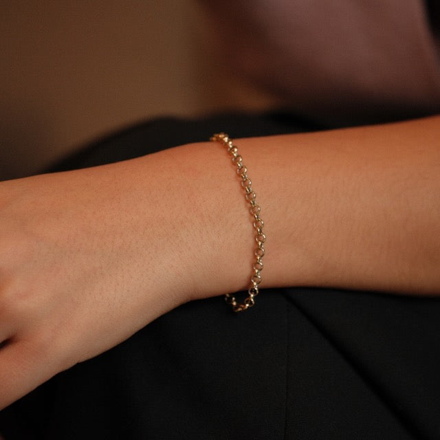 golden link bracelet