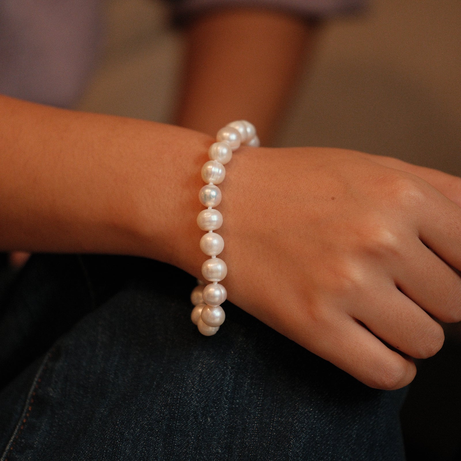 white glow pearl bracelet