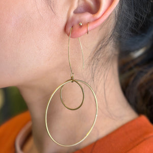 Kinetic hoop within hoop earring