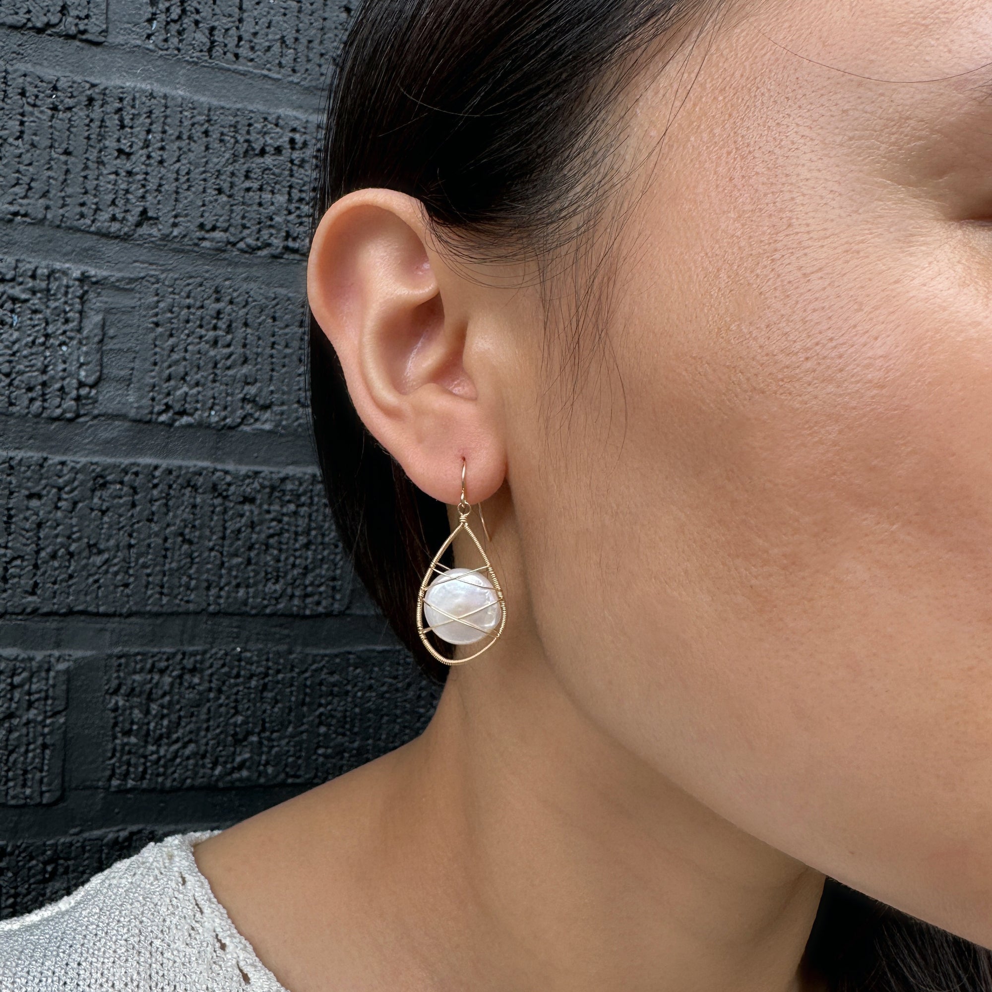 Lina - Wrapped Pearl earrings