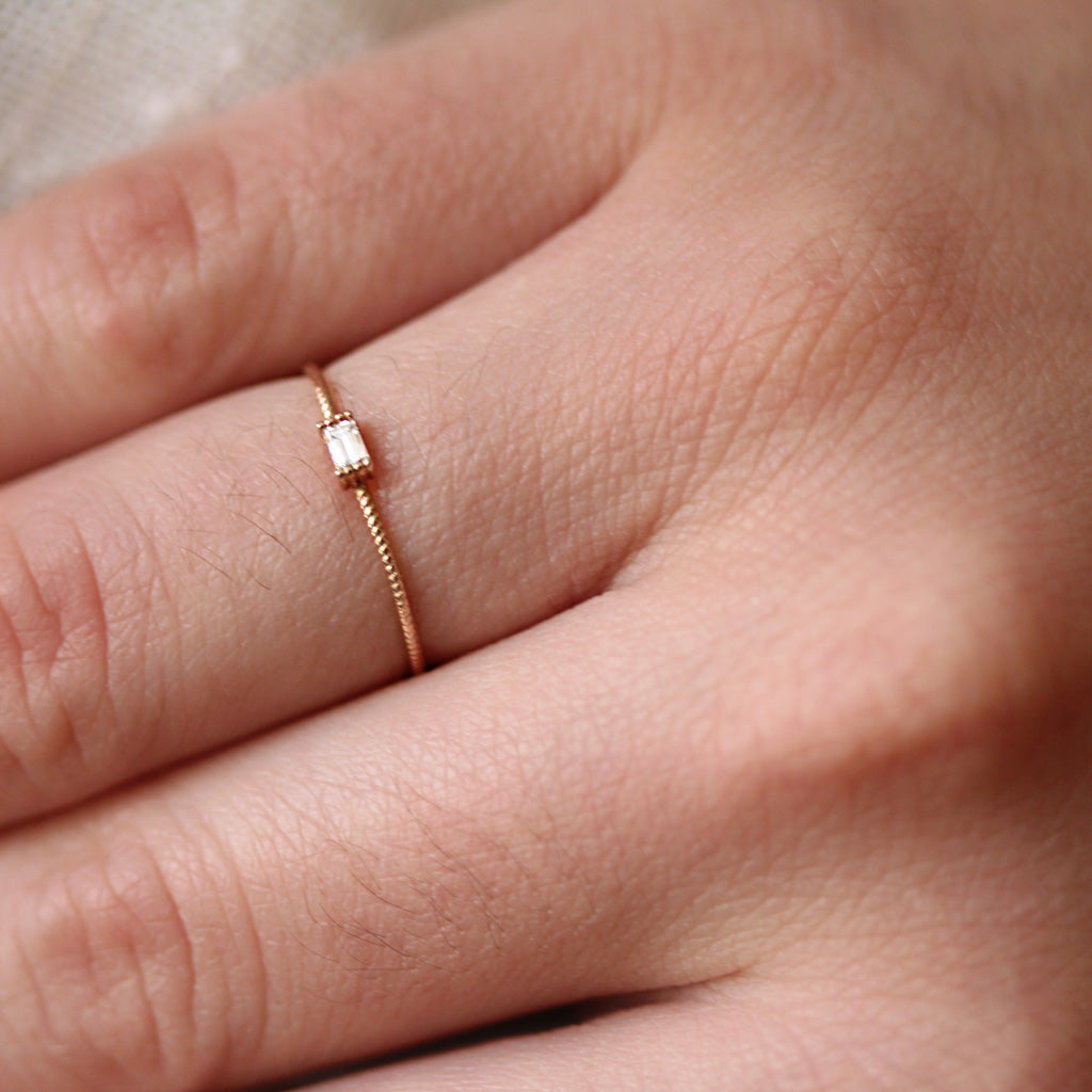 Solo baguette ring