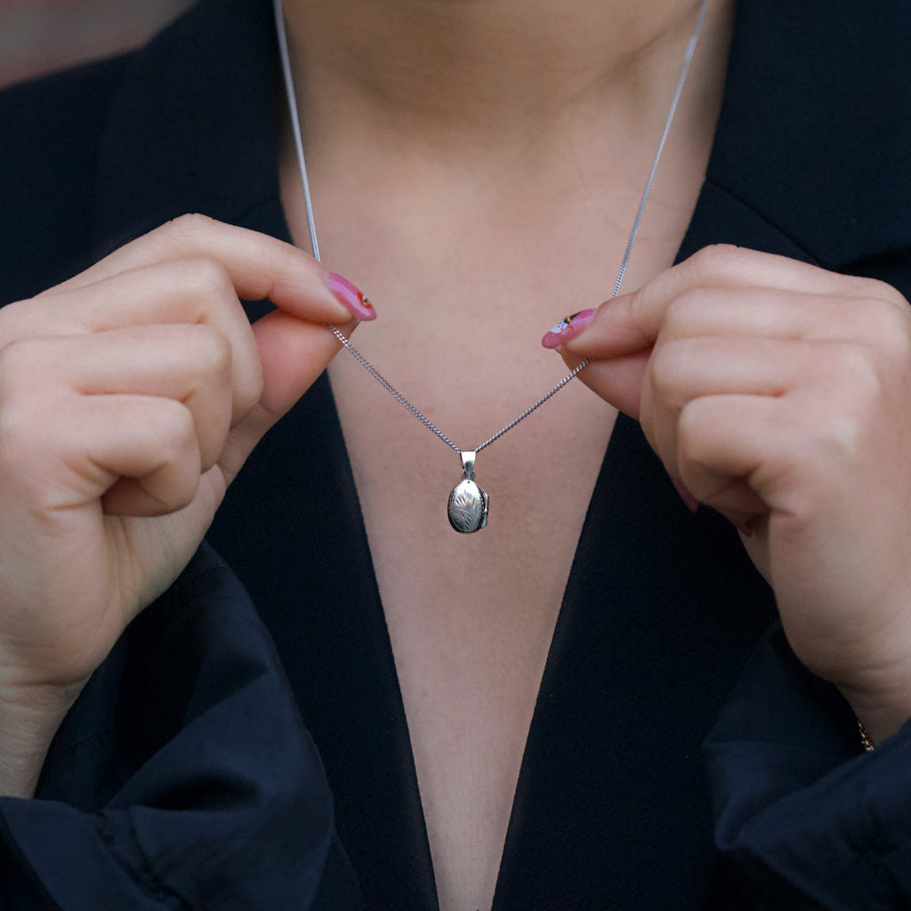 Mini oval locket