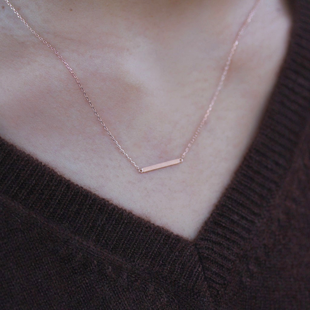 Plain bar necklace