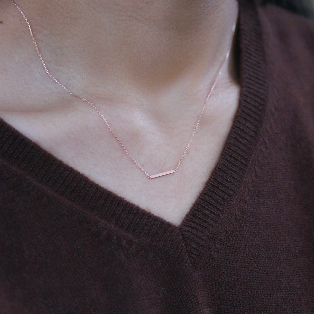 Plain bar necklace
