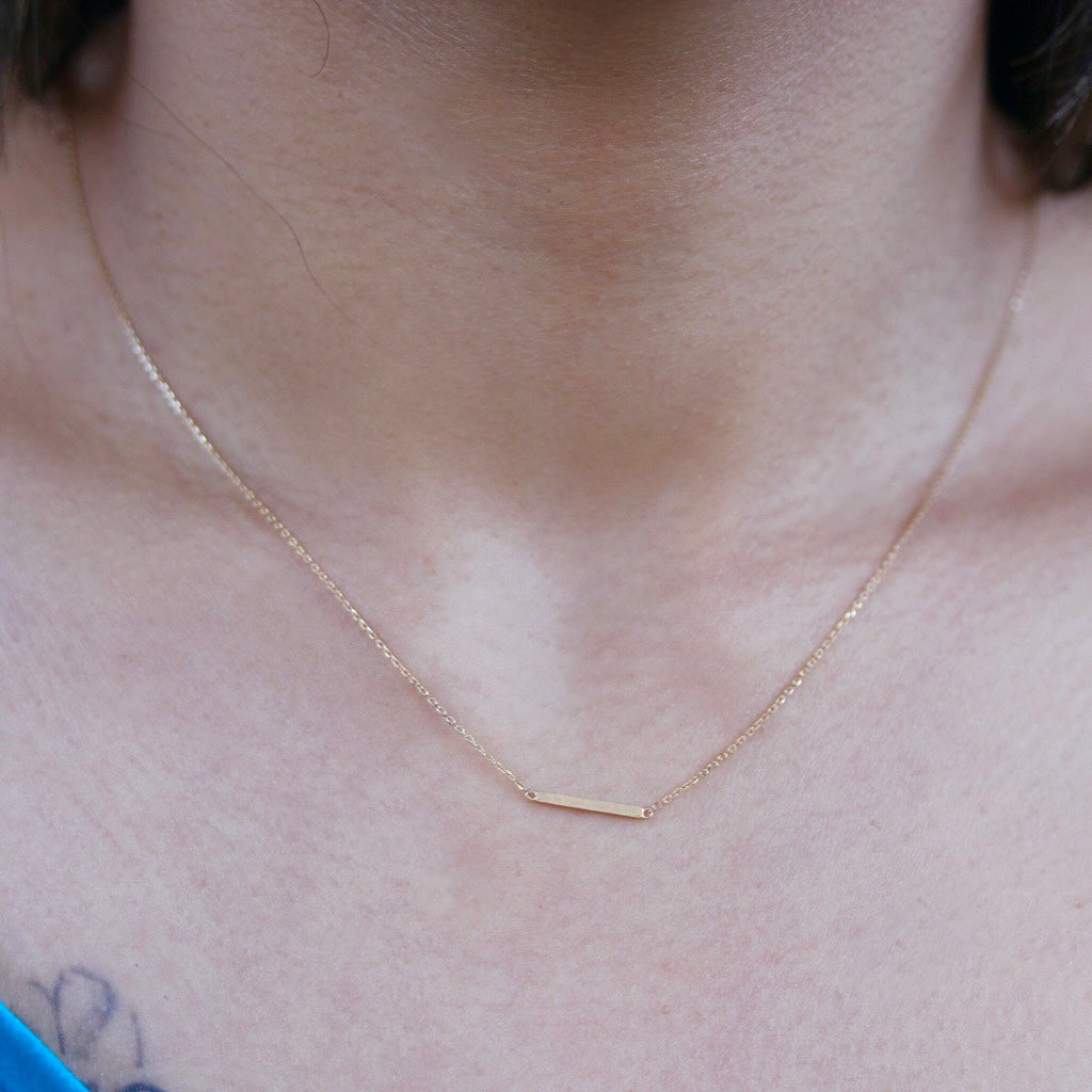 Plain bar necklace