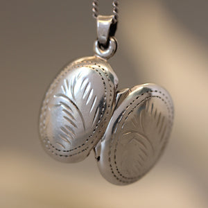 NSC - Petite oval locket