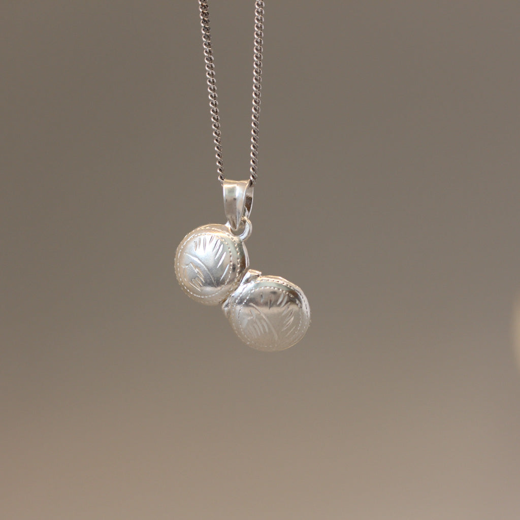 Mini round locket