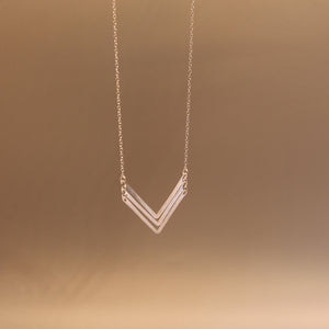 Jessica DeCarlo - Small triple chevron necklace in silver