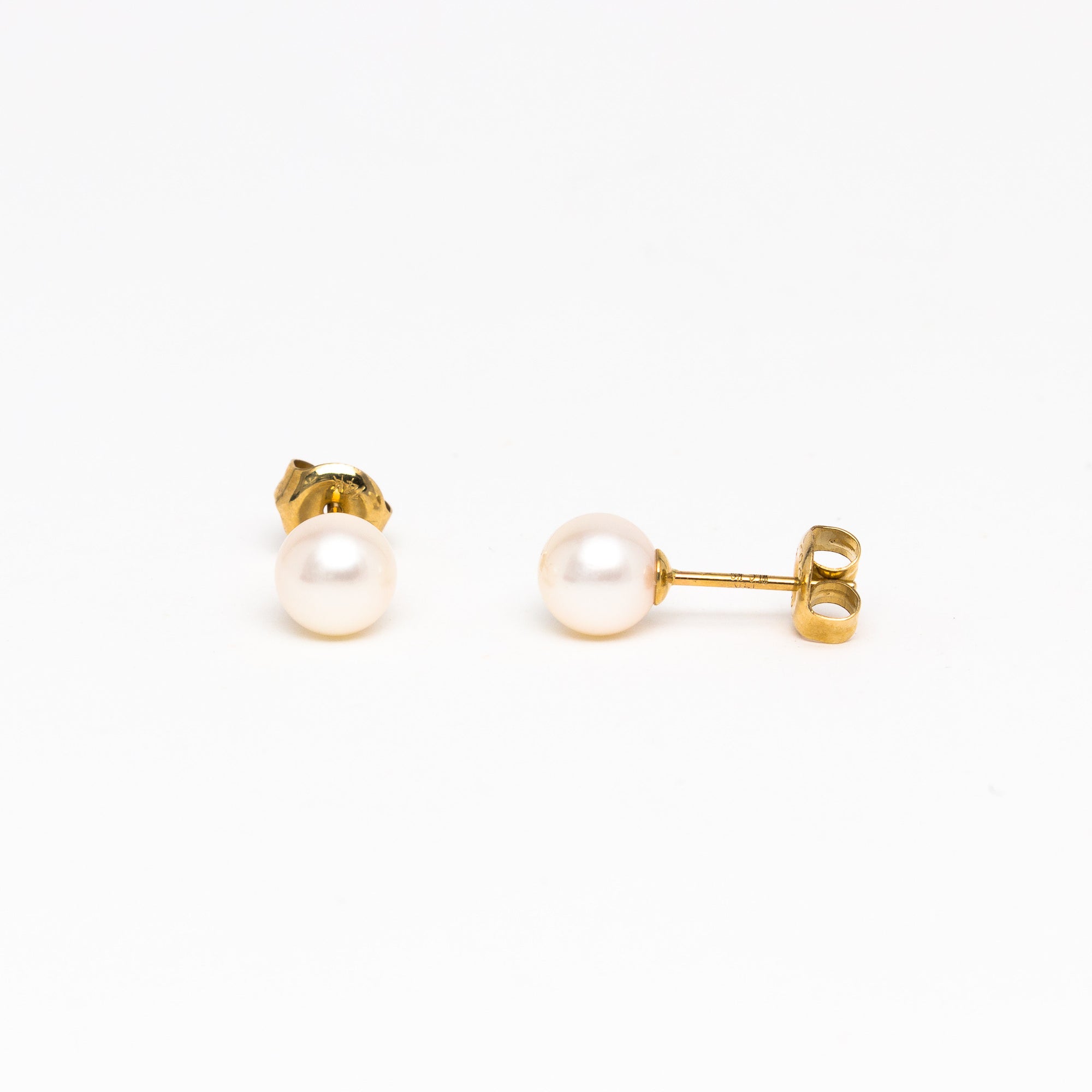 Fresh Water Pearl studs
