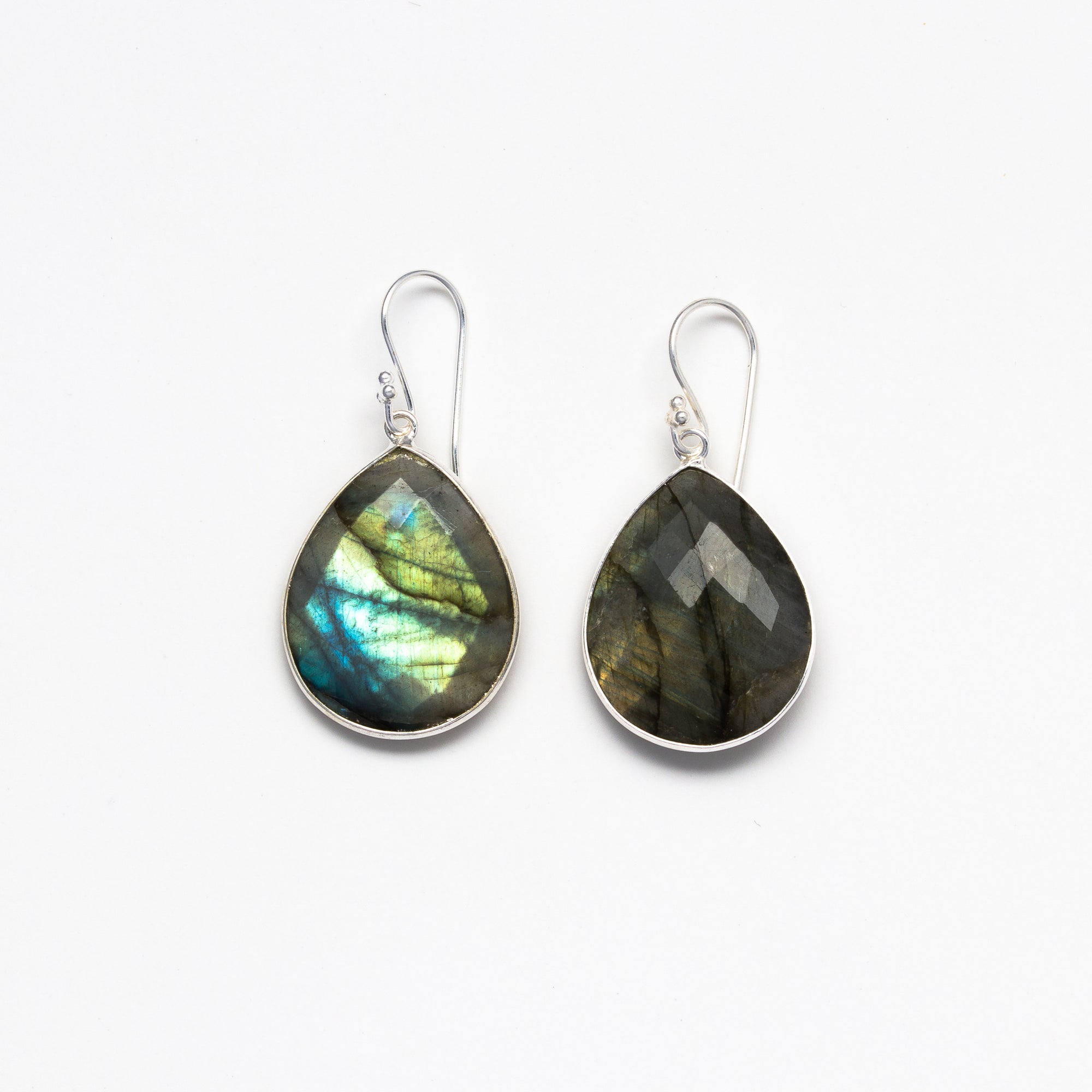 Lhamo - Teardrop earrings in silver