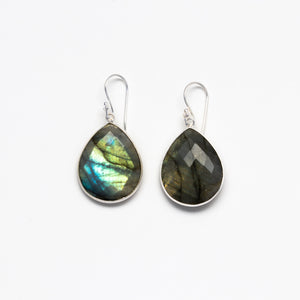Lhamo - Teardrop earrings in silver