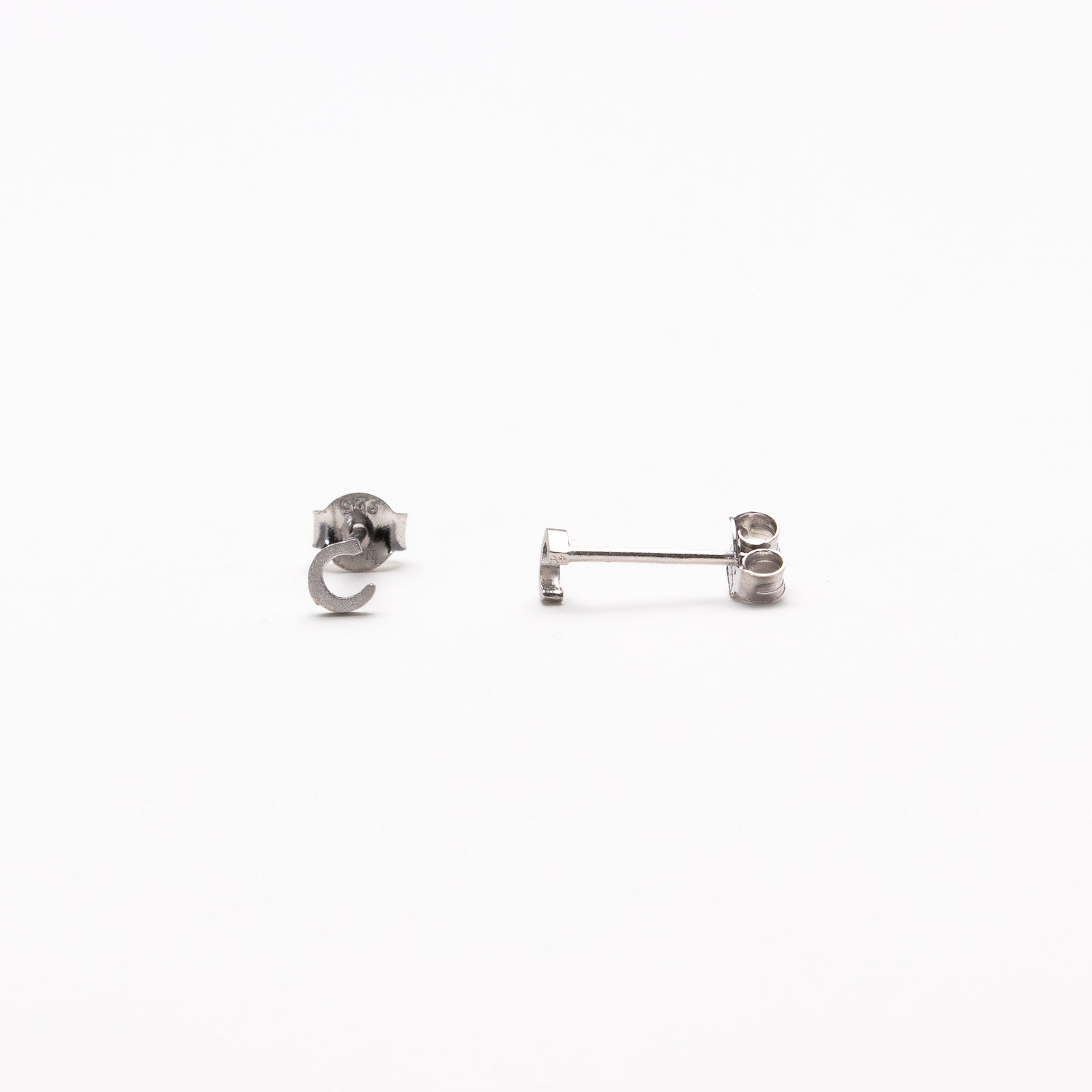 Single initial studs in silver