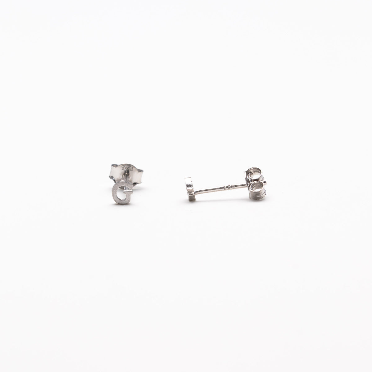 Single initial studs in silver