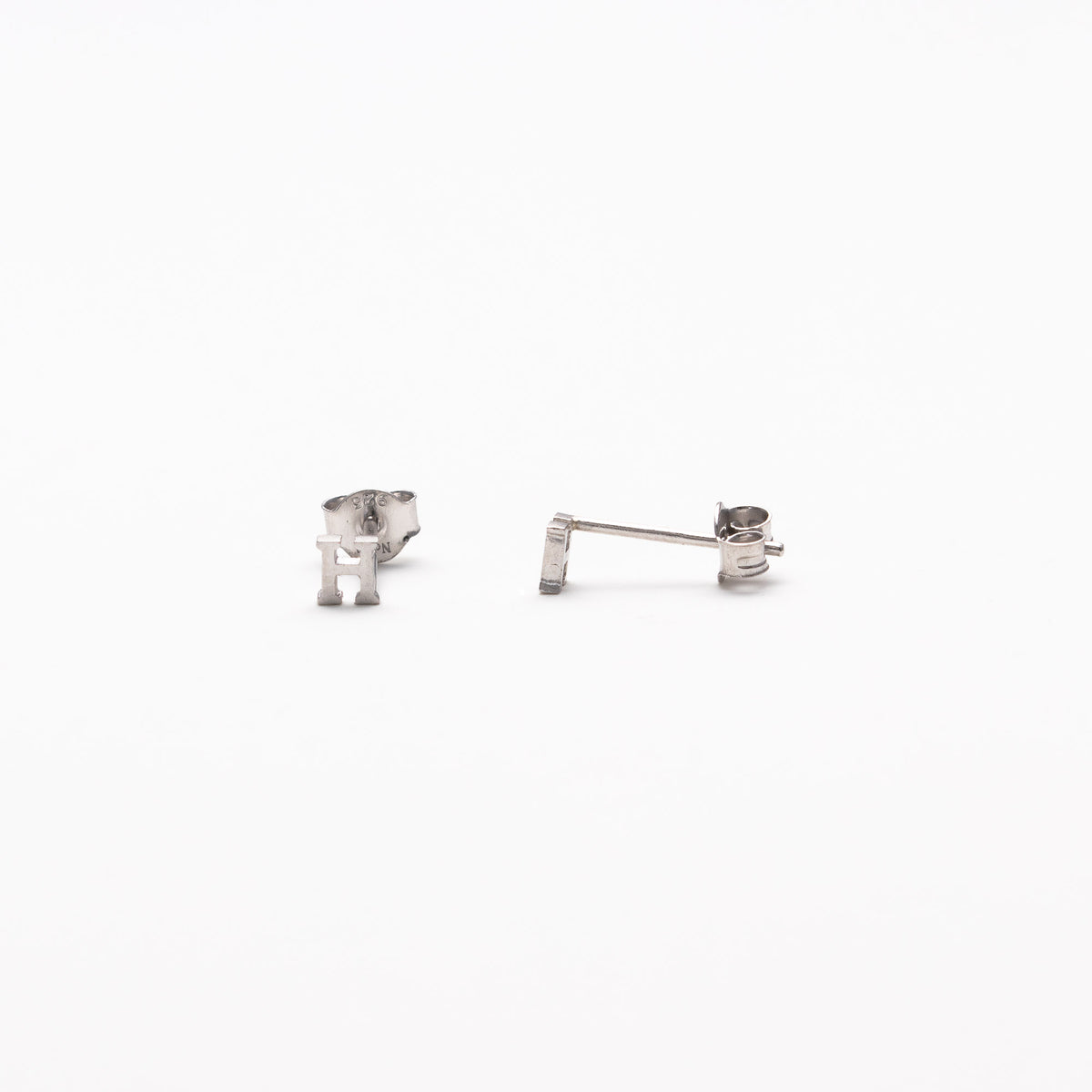 Single initial studs in silver