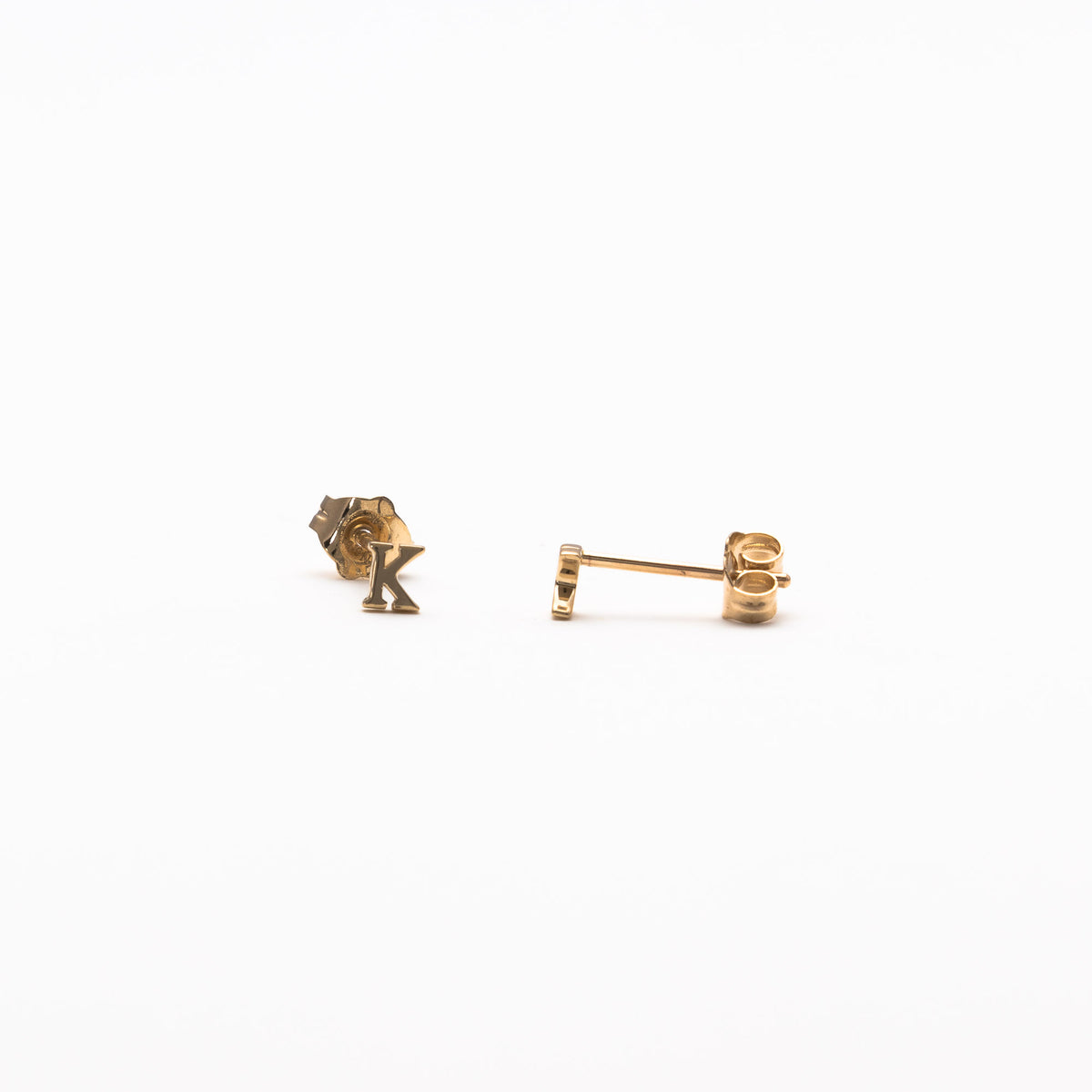 Single initial studs in yellow gold
