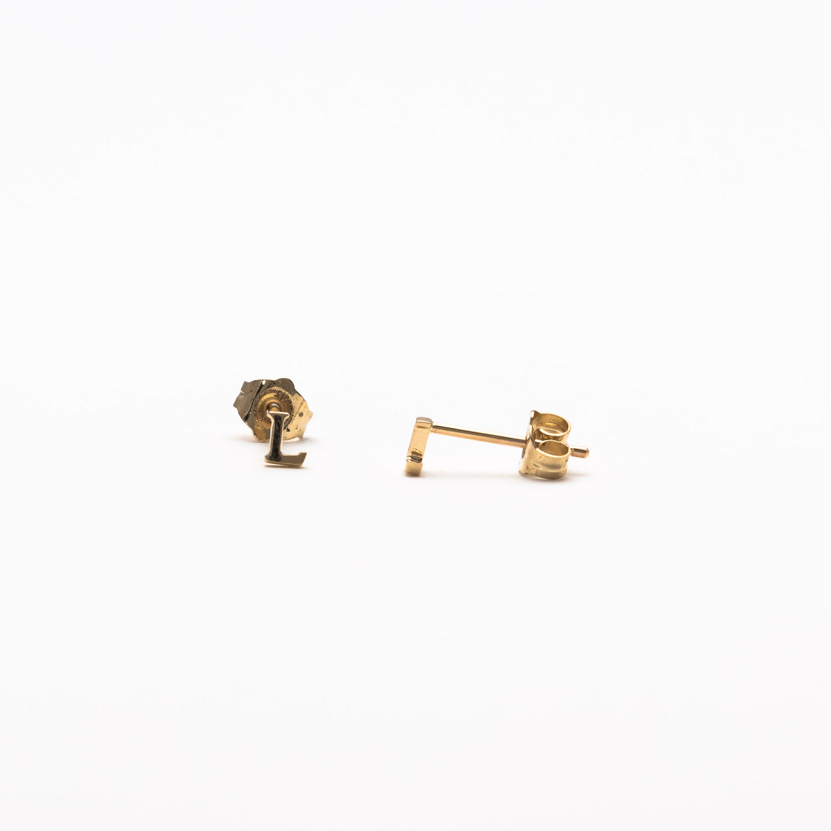 Single initial studs in yellow gold