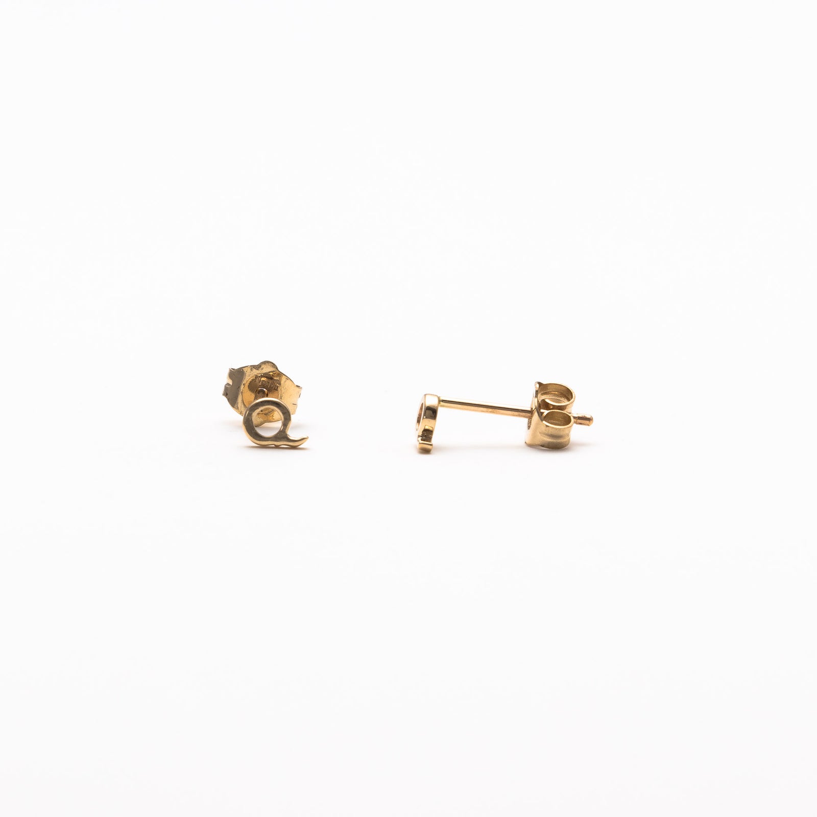 Single initial studs in yellow gold