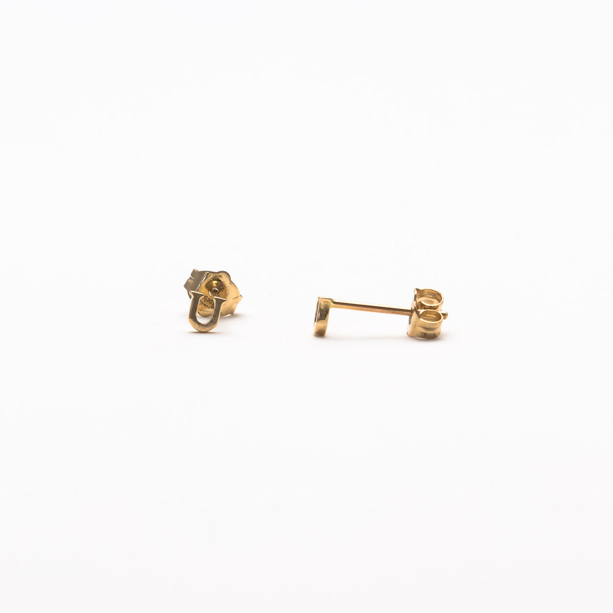 Single initial studs in yellow gold