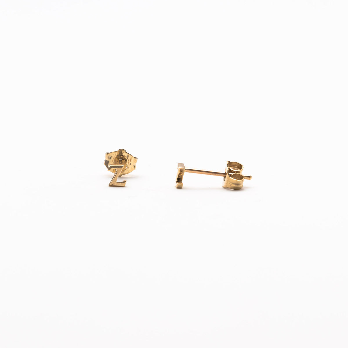 Single initial studs in yellow gold
