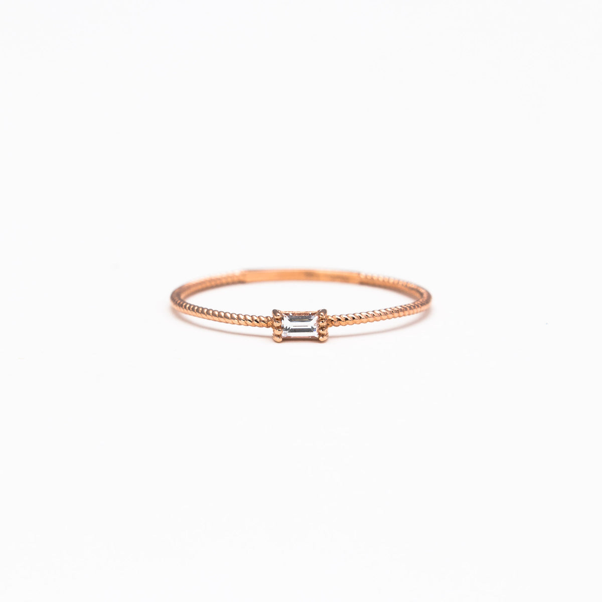 Solo baguette ring