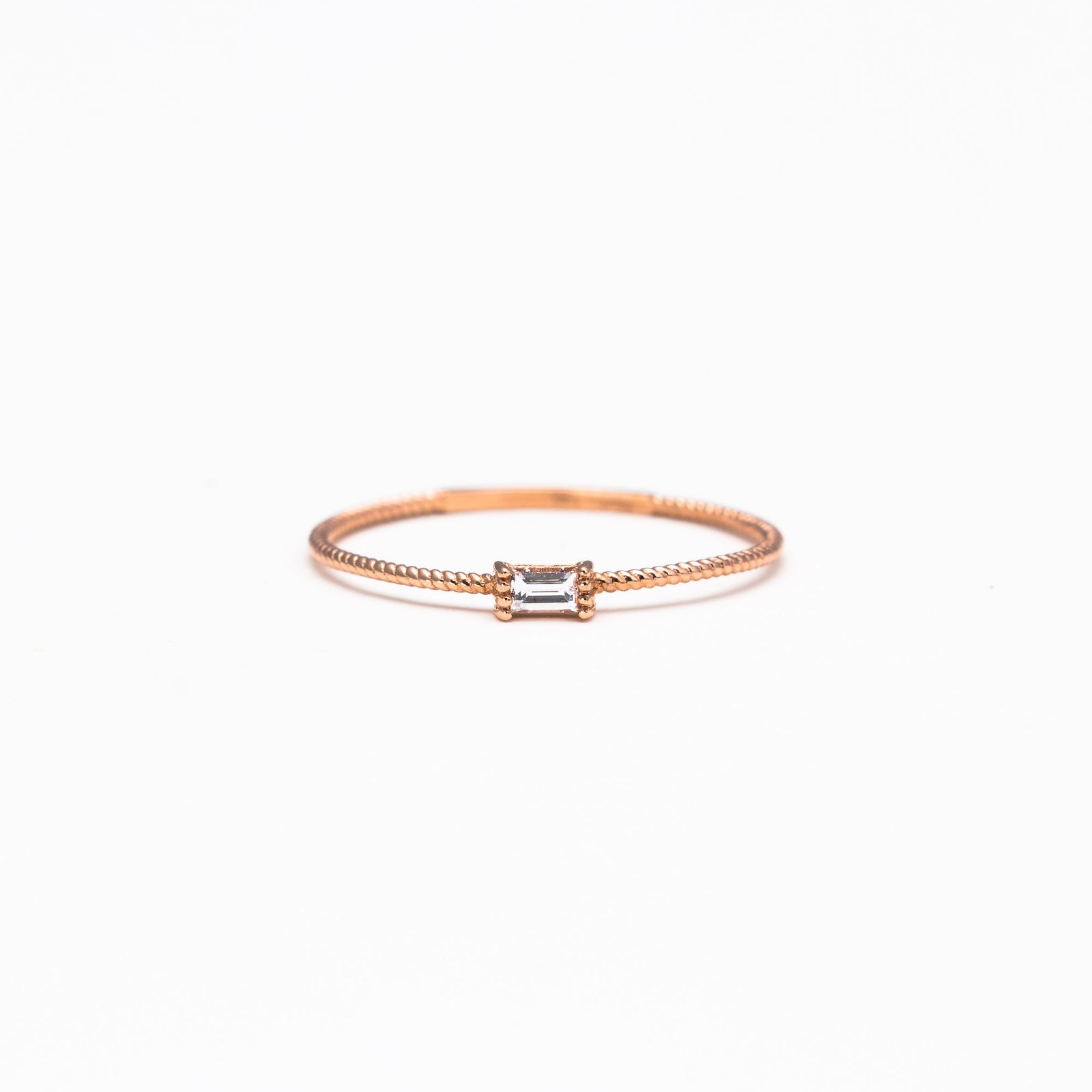 Solo baguette ring