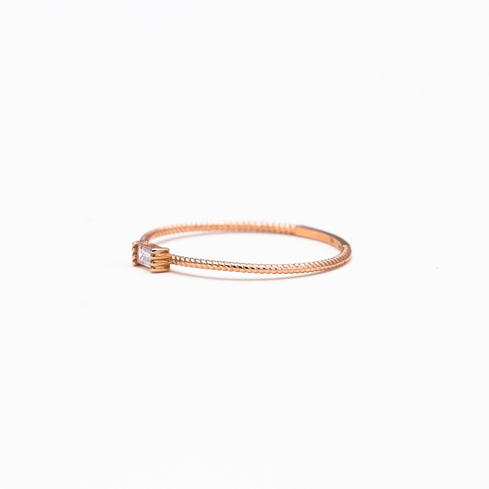 Solo baguette ring